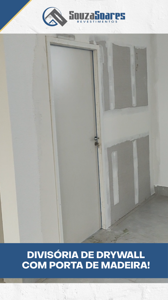 Divisória de drywall com porta de madeira