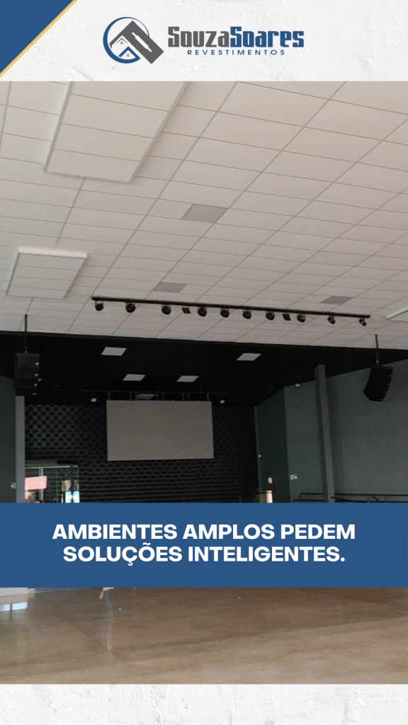 Ambientes amplos pedem soluções inteligentes. O forro modular é ideal para locais como auditórios, salões e espaços corporativos